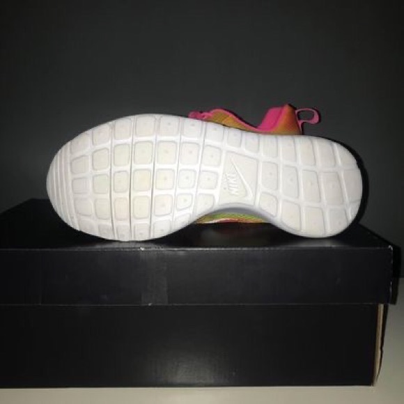 Nike Swoosh Pink trainers Size 3.5 Womens - Picture 4 of 4